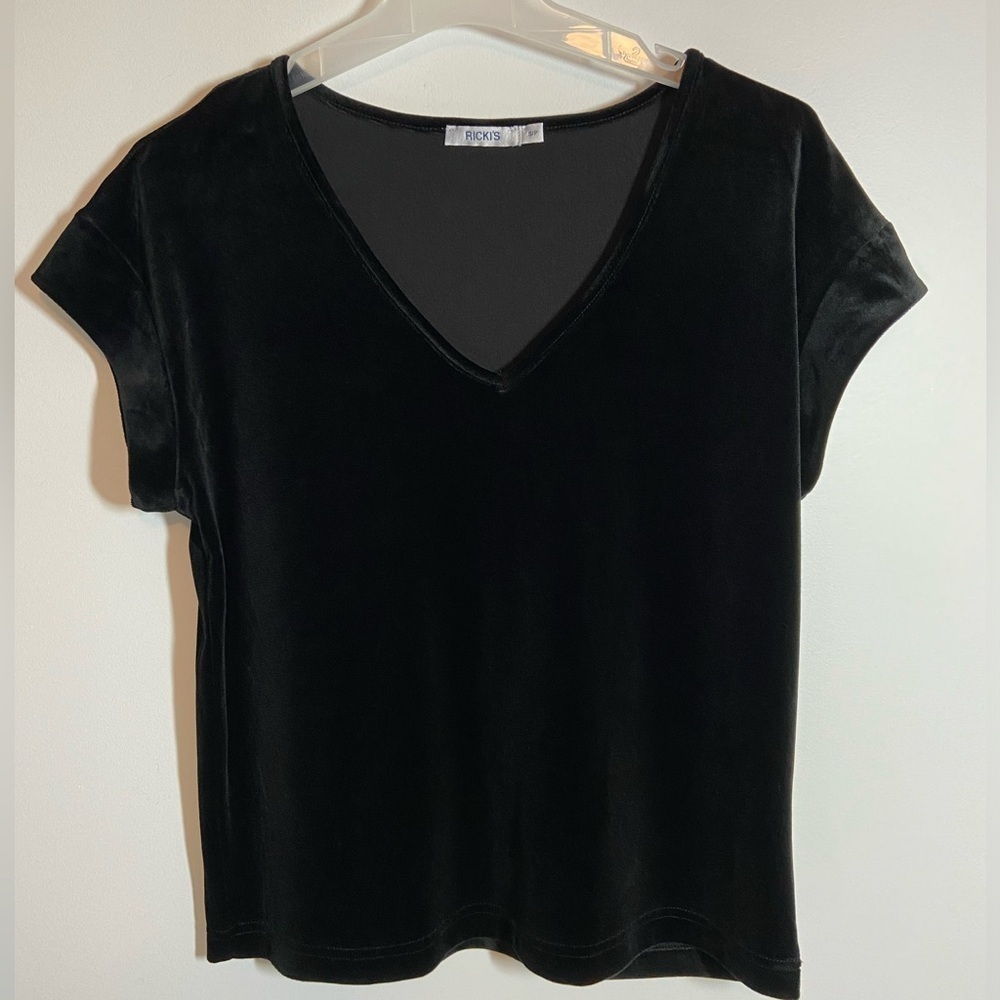 RICKI’S Velvet Size S Short Sleeve V-Neck Stretch